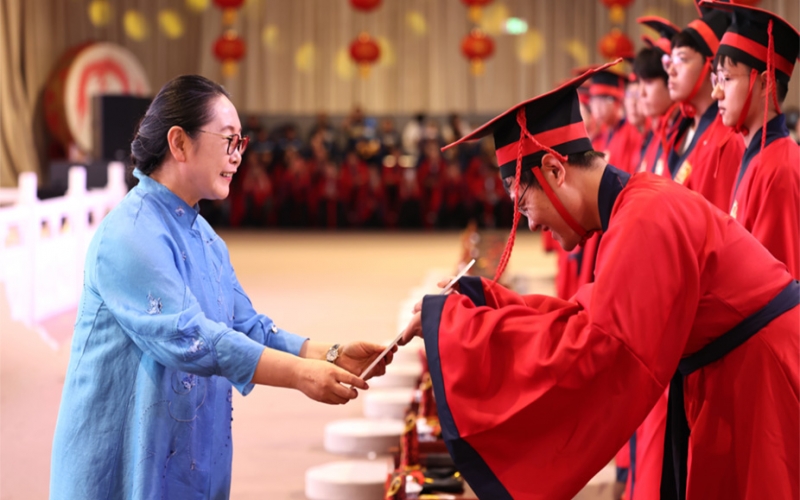 金秋揚(yáng)帆，逐夢(mèng)遠(yuǎn)航！榮程學(xué)子成人禮儀式