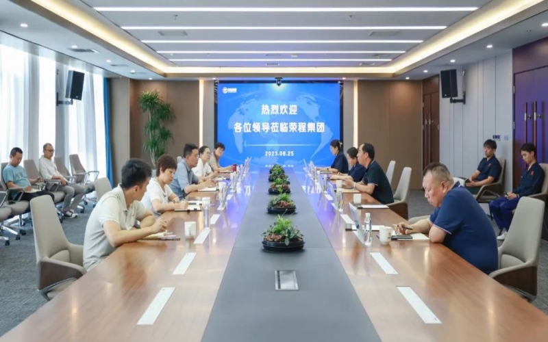 津南區(qū)副區(qū)長薛彤一行到訪榮程集團(tuán)就企業(yè)生產(chǎn)運(yùn)行、科技攻關(guān)等調(diào)研服務(wù)